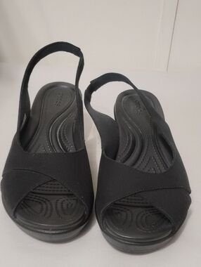 CROCS Leigh Ann Women's 9 Black Open-Toe Slingback Sandals